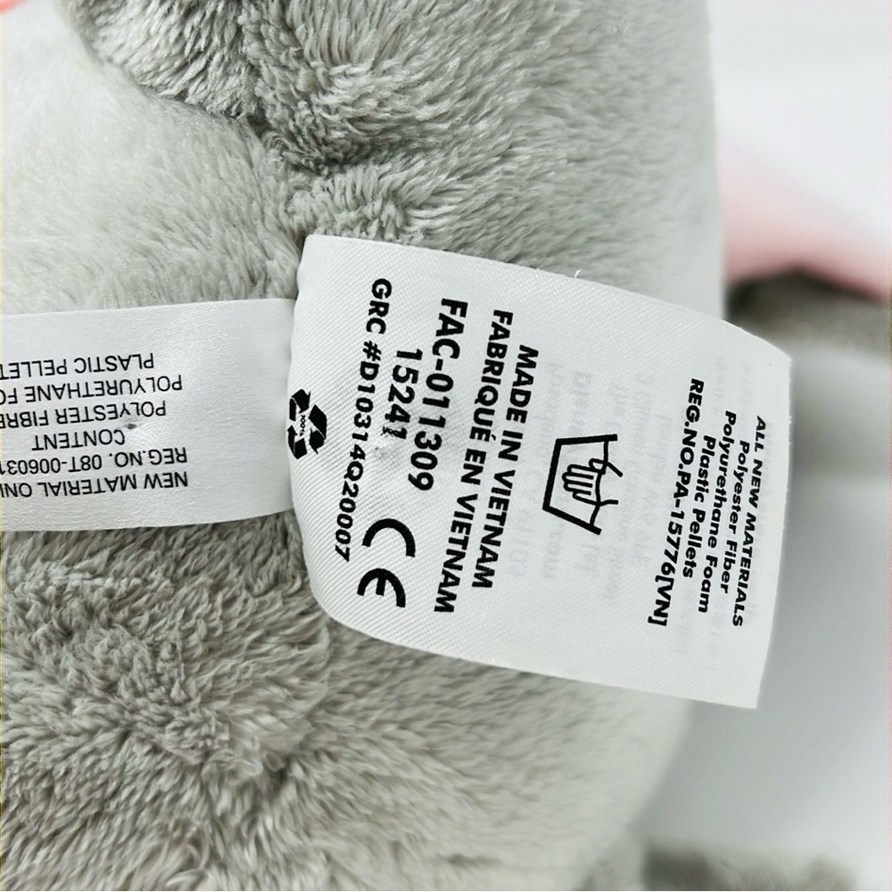 Disney Store Authentic Dumbo - Picture 11 of 11